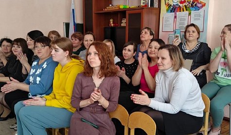 Депутаты поздравили женские коллективы